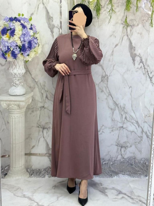 Kleid mit plissierte Ärmel